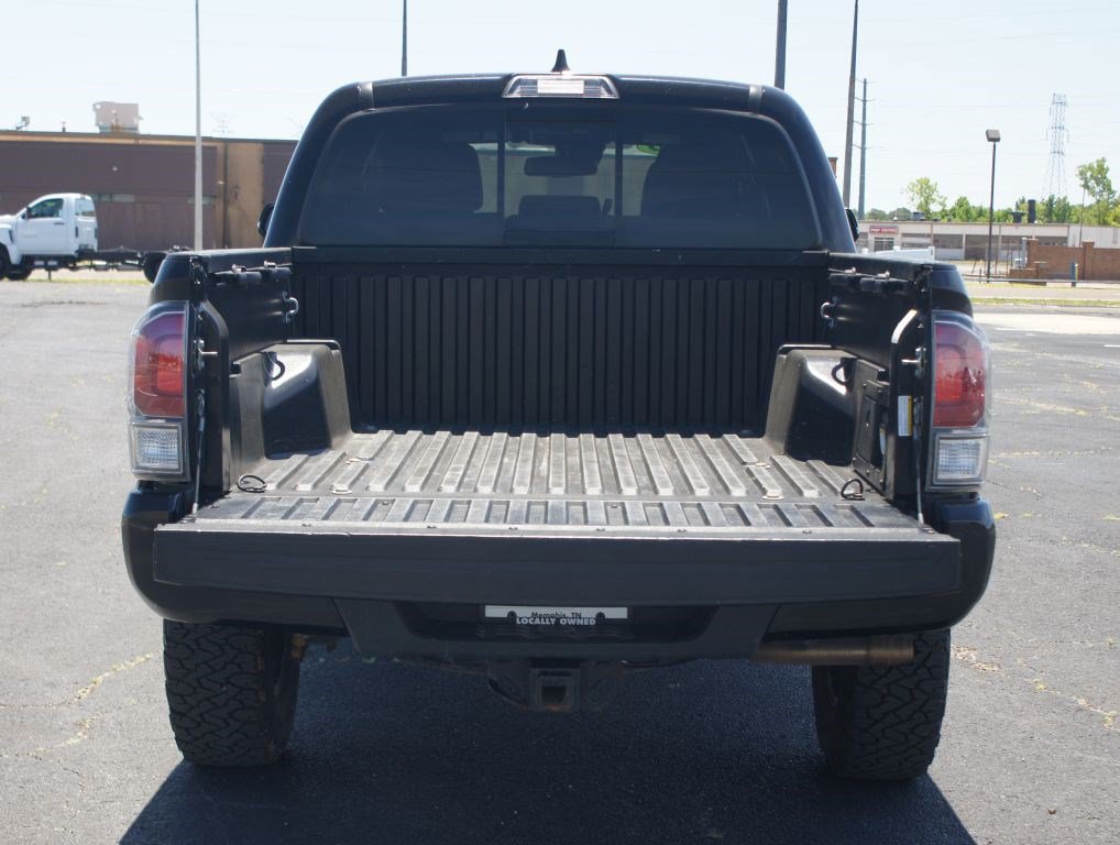 Used 2020 Toyota Tacoma TRD Off-Road w/ Technology Package AWD/4WD image 15