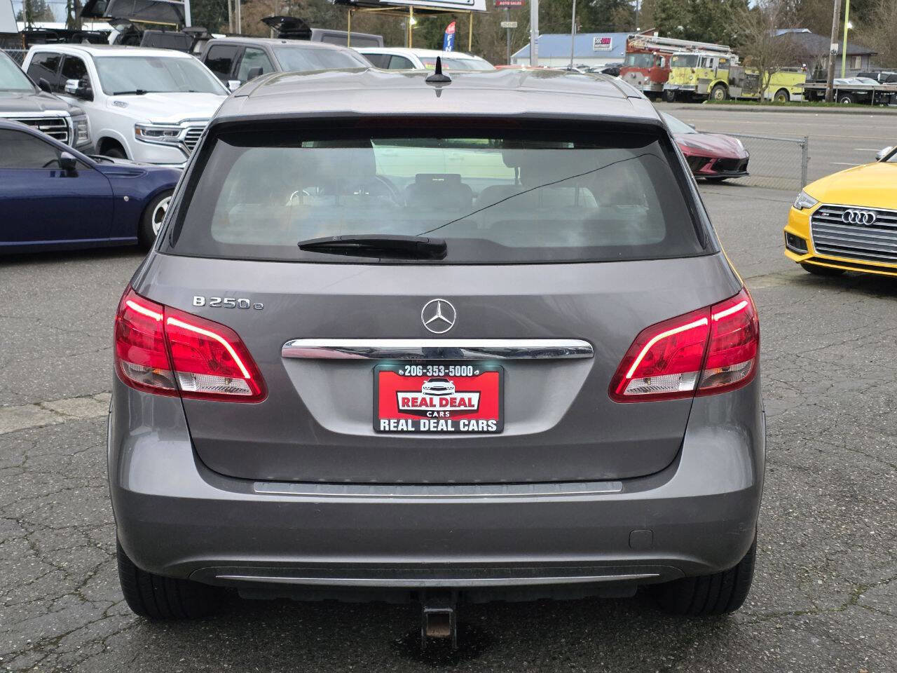 Used 2017 Mercedes-Benz B 250e B 250e 4dr Hatchback image 5