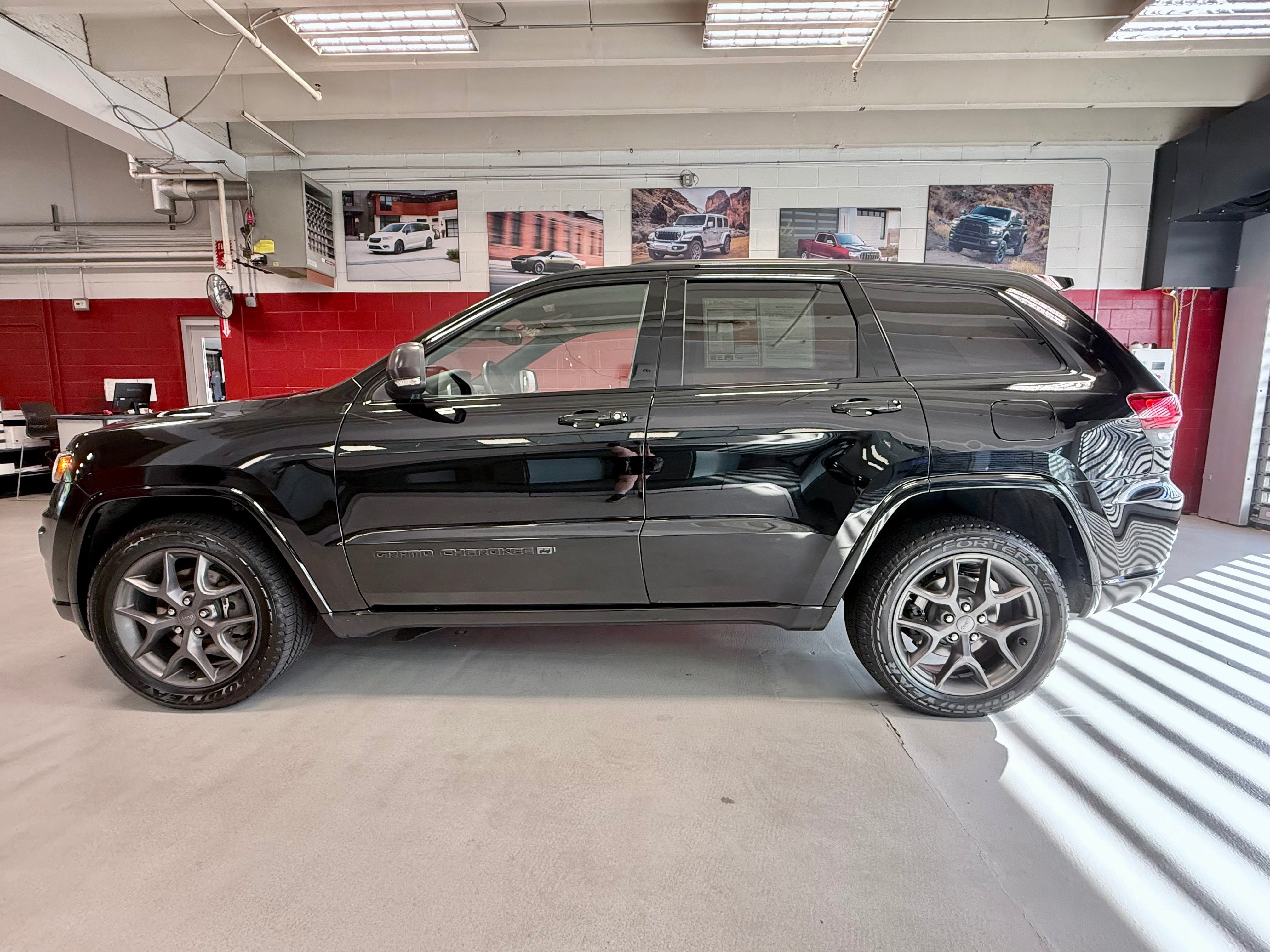 Used 2021 Jeep Grand Cherokee Limited w/ Quick Order Package 28K 80th AWD/4WD image 2