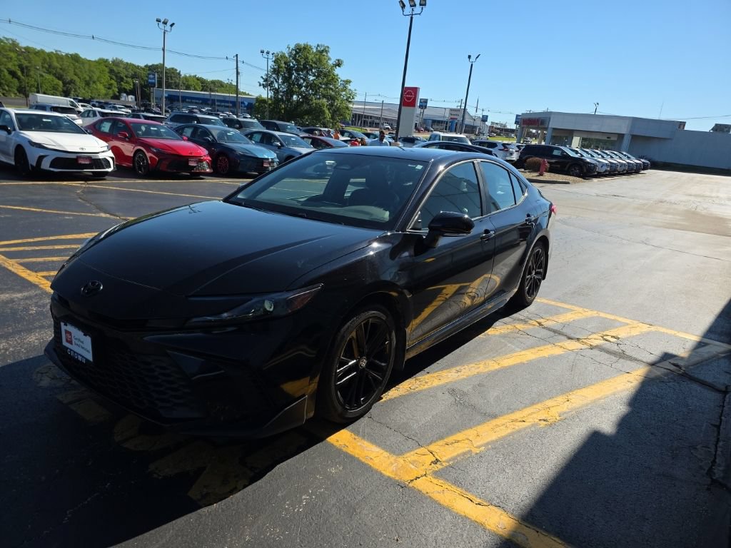 Used 2025 Toyota Camry SE FWD image 9