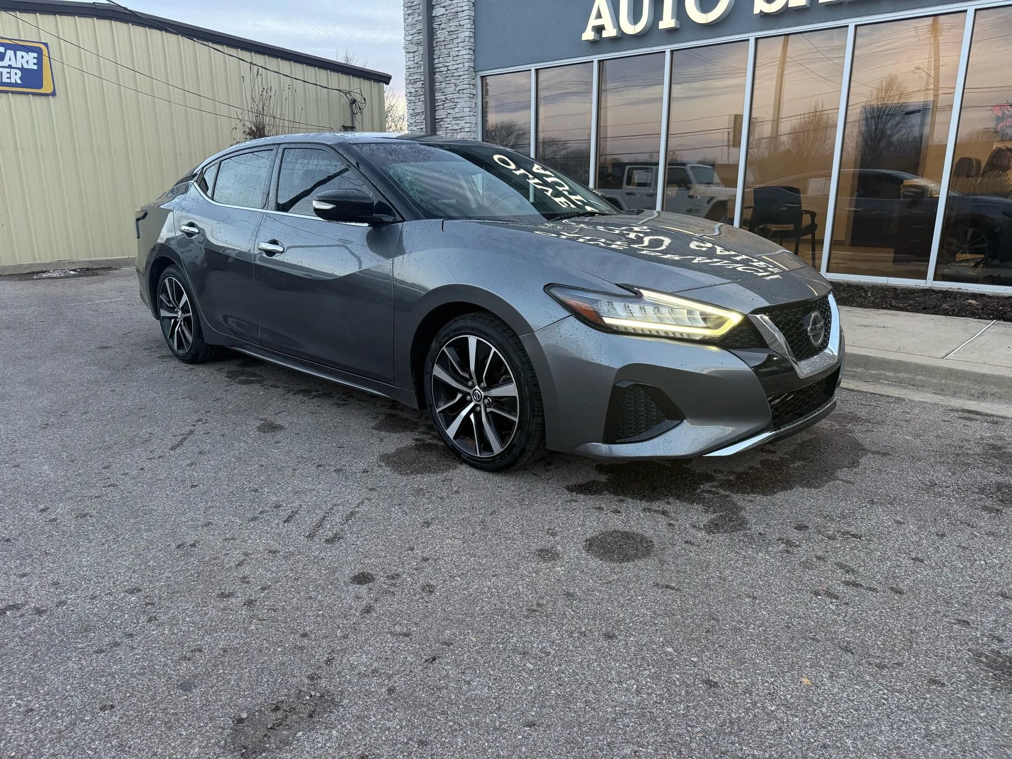 Used 2022 Nissan Maxima SV w/ Floor Mat Group FWD image 2