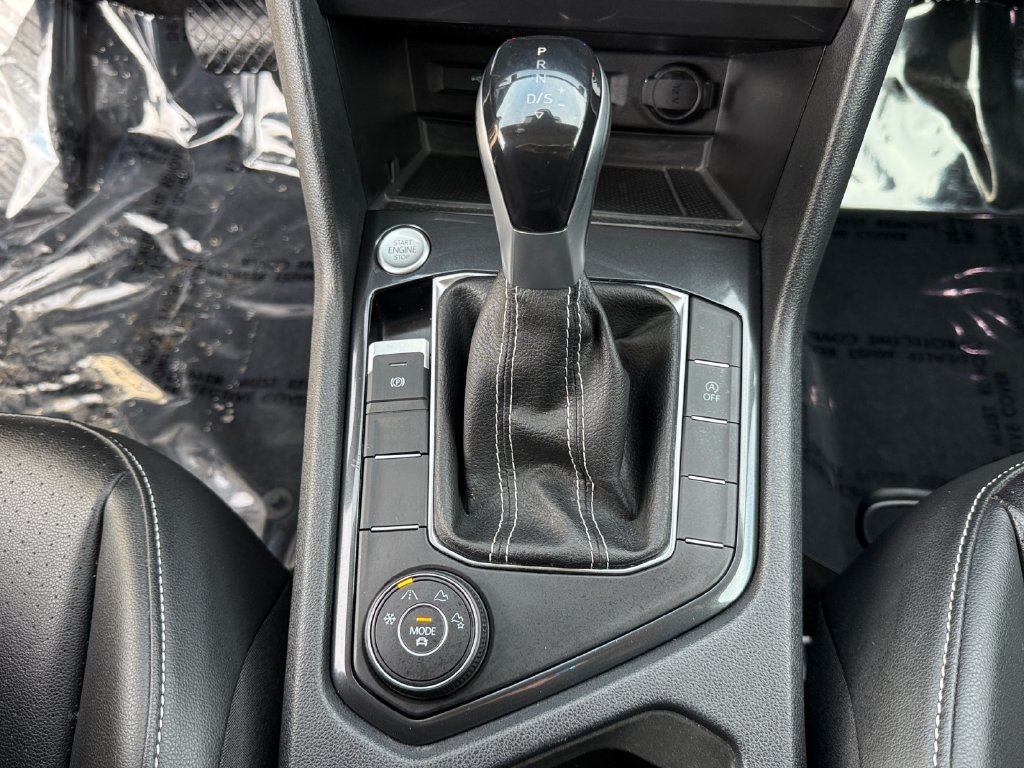 Used 2023 Volkswagen Tiguan SE w/ Panoramic Sunroof Package AWD/4WD image 19