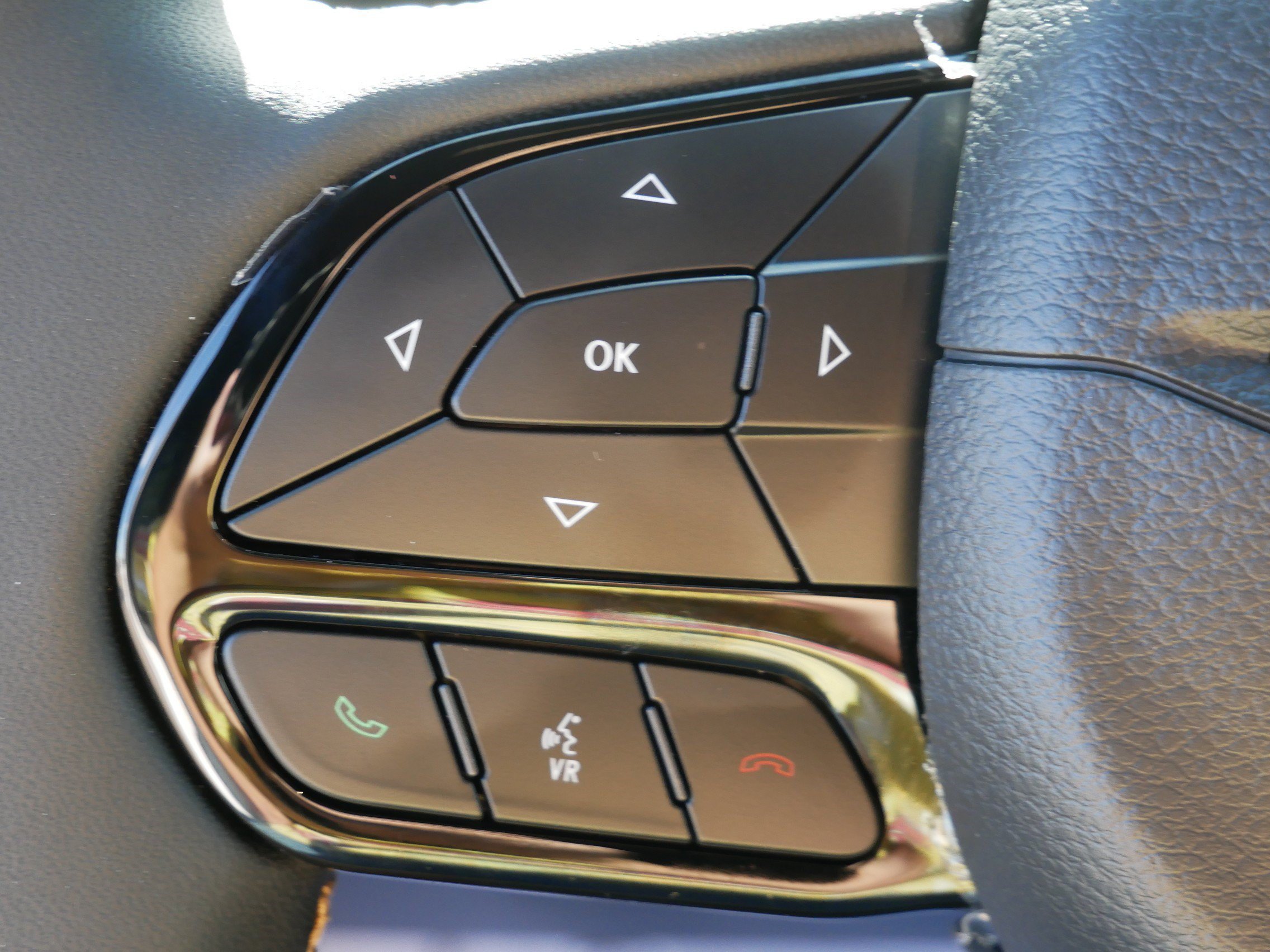 New 2027 Chrysler Pacifica Pinnacle w/ Theater Group FWD image 15
