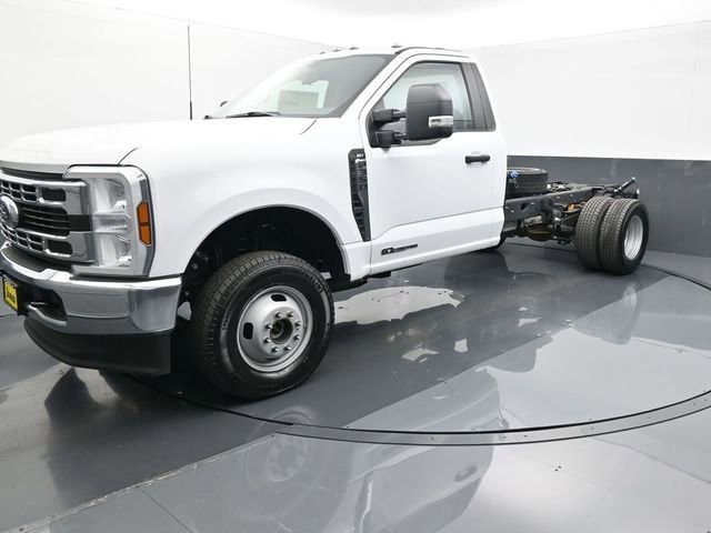 Used 2024 Ford F350 XLT image 2