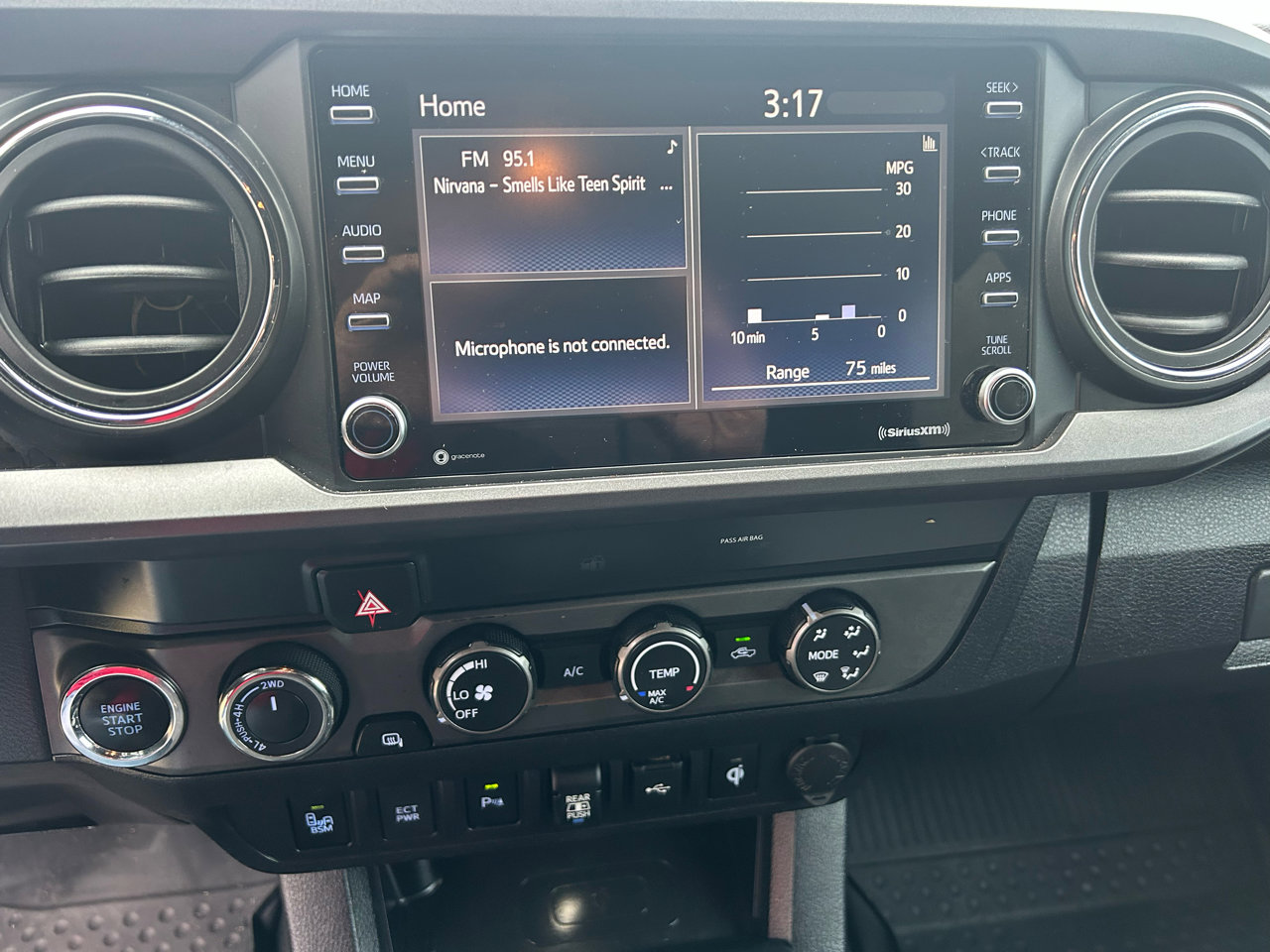 Used 2020 Toyota Tacoma TRD Sport w/ Technology Package image 15