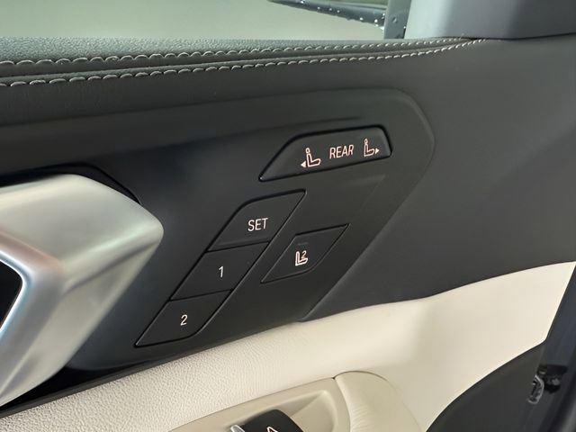 Used 2026 BMW X7 xDrive40i w/ M Sport Package image 18