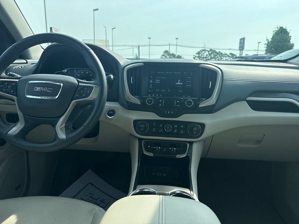 Used 2023 GMC Terrain Denali w/ Denali Premium Package AWD/4WD image 15