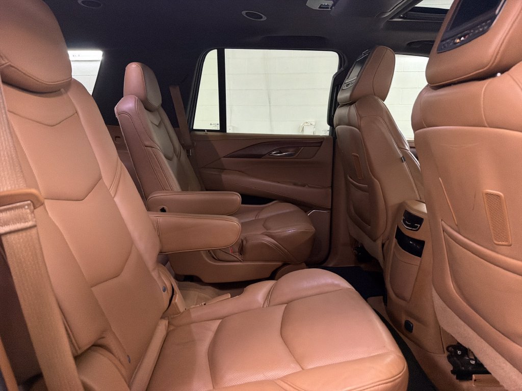 Used 2017 Cadillac Escalade Platinum AWD/4WD image 30