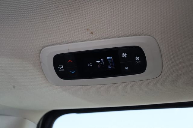Used 2022 Chrysler Voyager LX image 29
