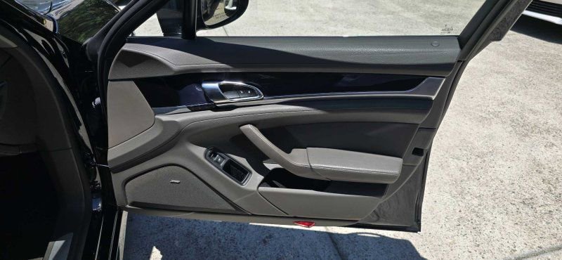 Used 2016 Porsche Panamera 4 AWD/4WD image 18