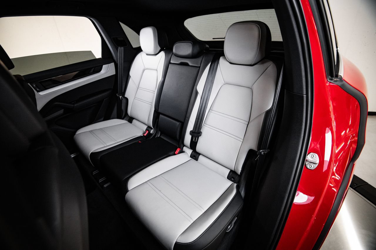 Certified 2026 Porsche Cayenne AWD/4WD image 24