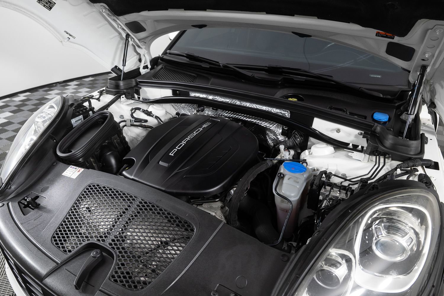 Used 2018 Porsche Macan image 43