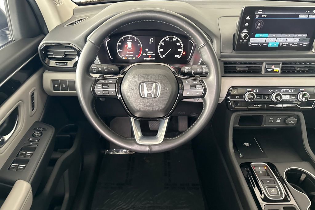 Certified 2025 Honda Pilot Touring image 11