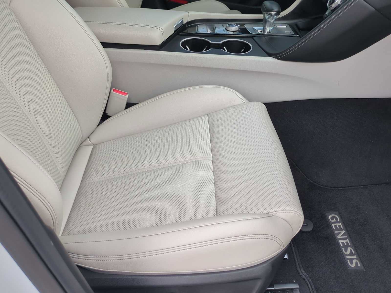 Used 2023 Genesis G70 2.0T AWD/4WD image 28