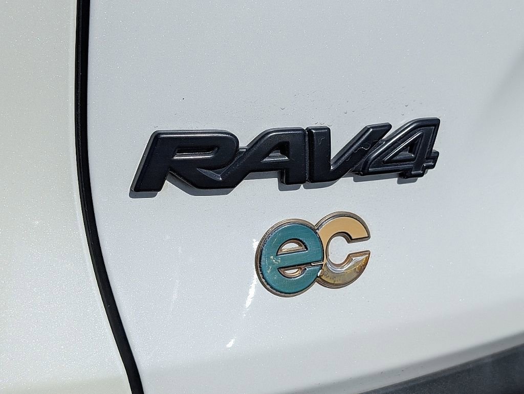 Used 2021 Toyota RAV4 XLE Premium w/ Carpet Mat Package (TMS) image 12