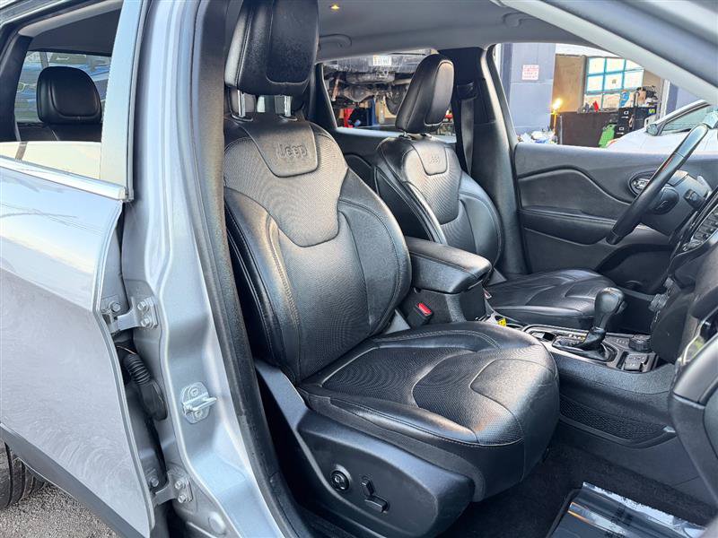 Used 2019 Jeep Cherokee Limited AWD/4WD image 17
