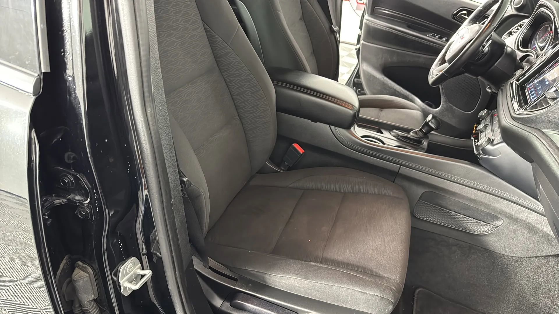 Used 2022 Dodge Durango GT image 37