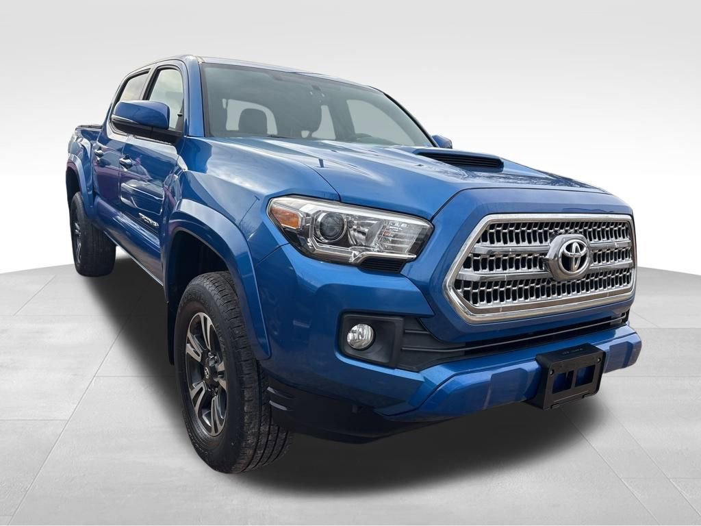 Used 2016 Toyota Tacoma TRD Sport image 4