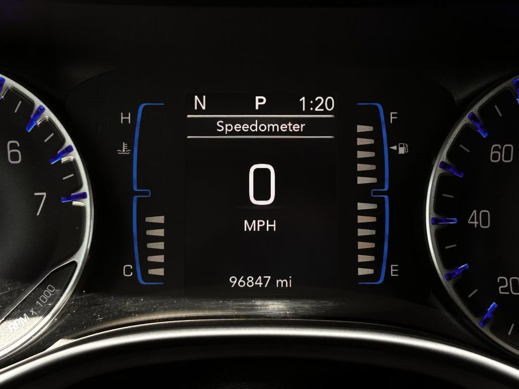 Used 2017 Chrysler Pacifica Touring w/ Tire & Wheel Group image 16