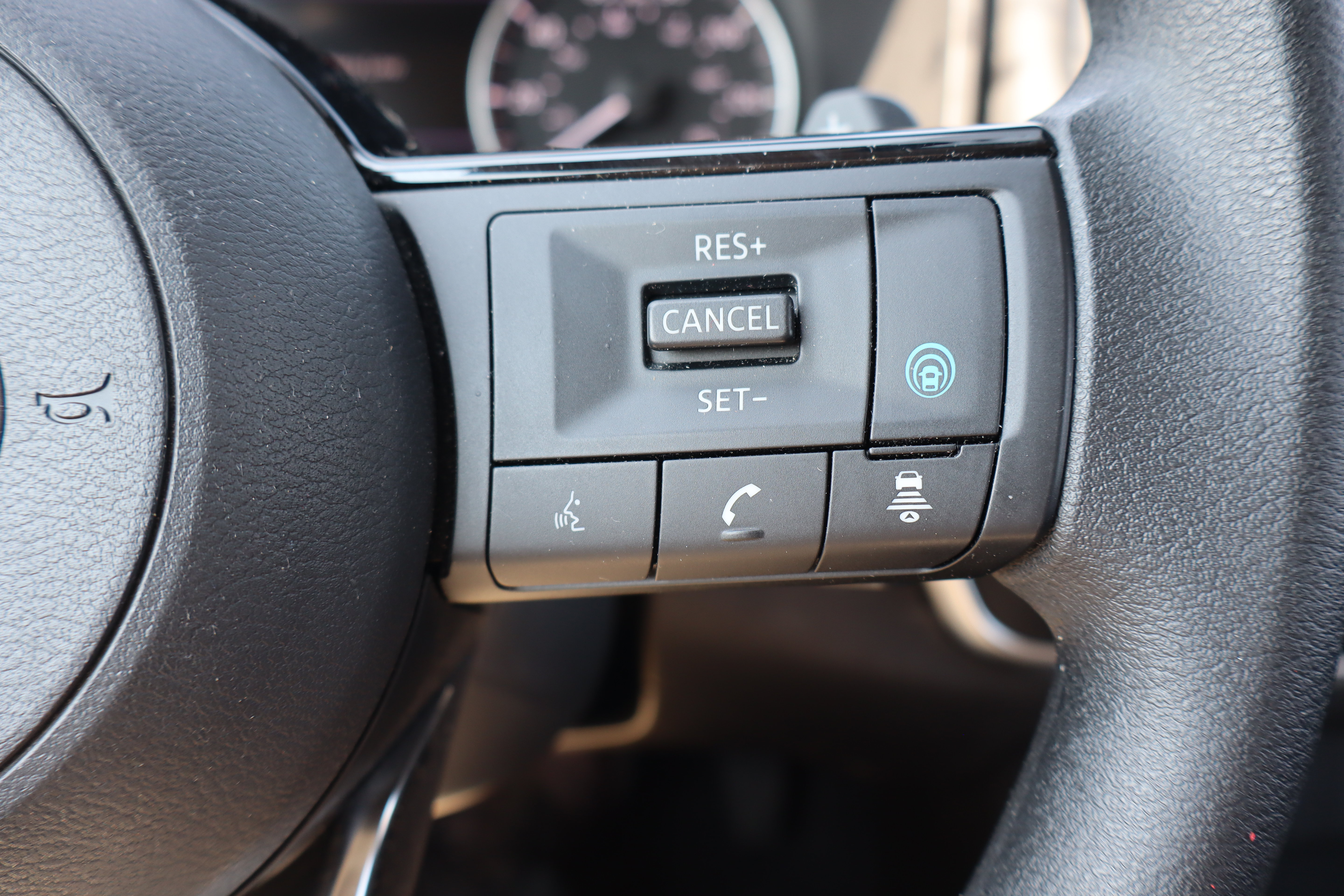 Used 2023 Nissan Rogue SV AWD/4WD image 16