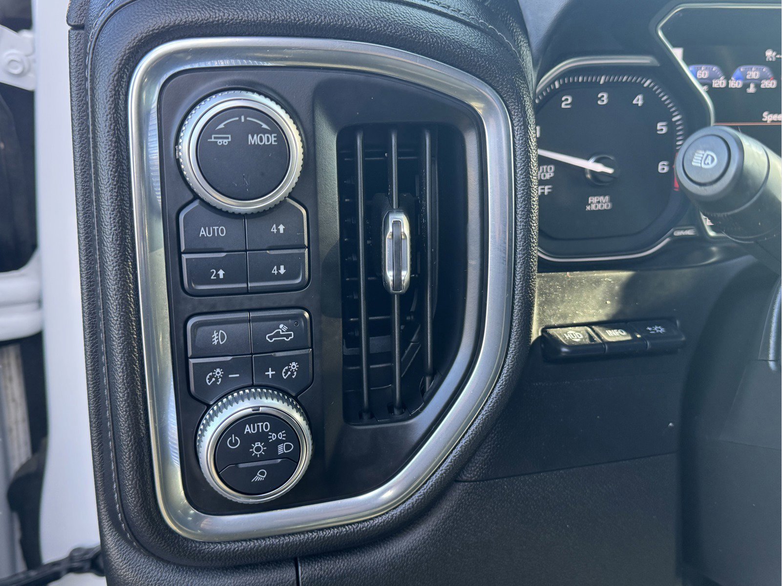 Used 2020 GMC Sierra 1500 Denali w/ Denali Ultimate Package AWD/4WD image 21