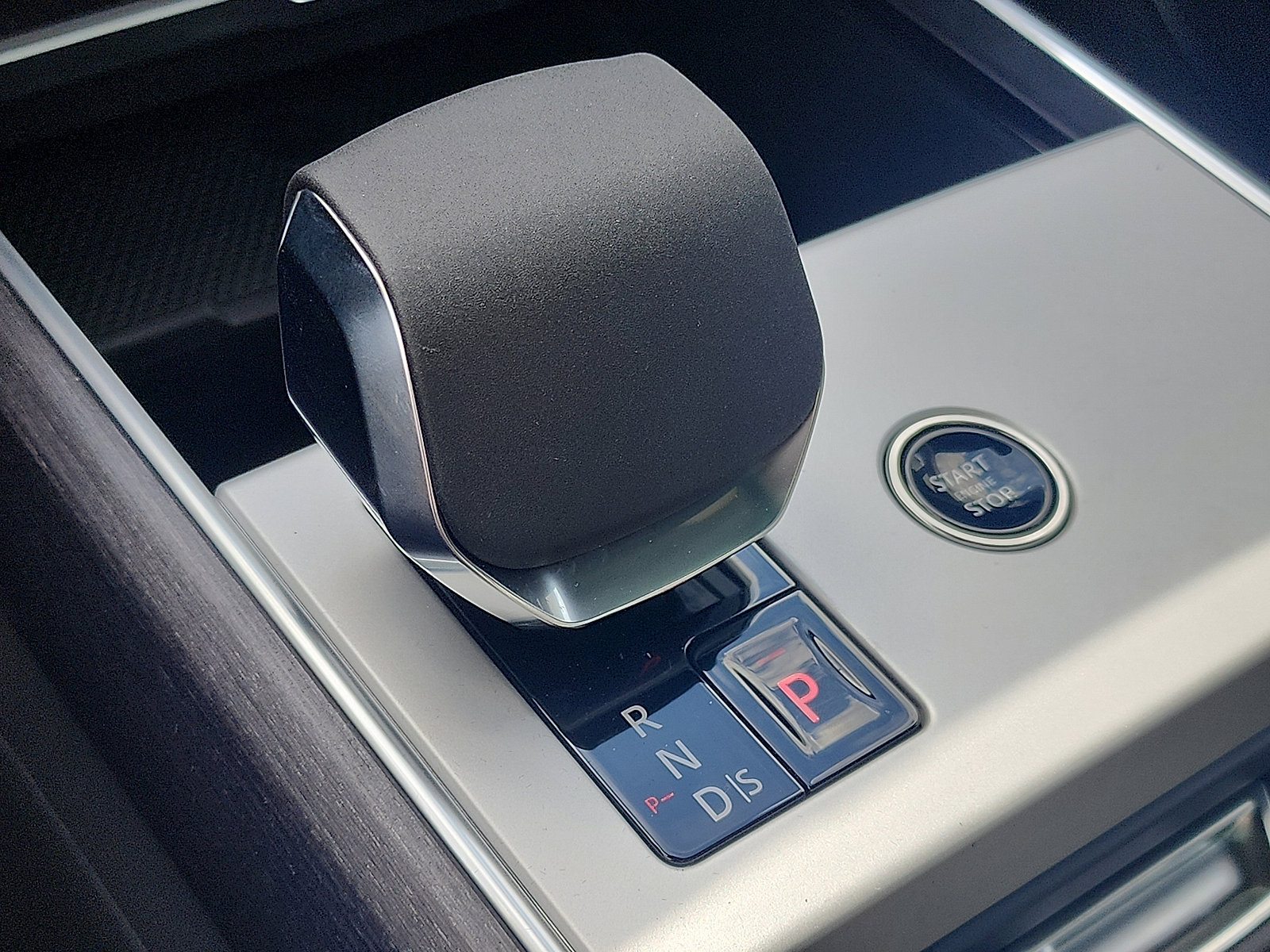 New 2025 Land Rover Range Rover SE image 13