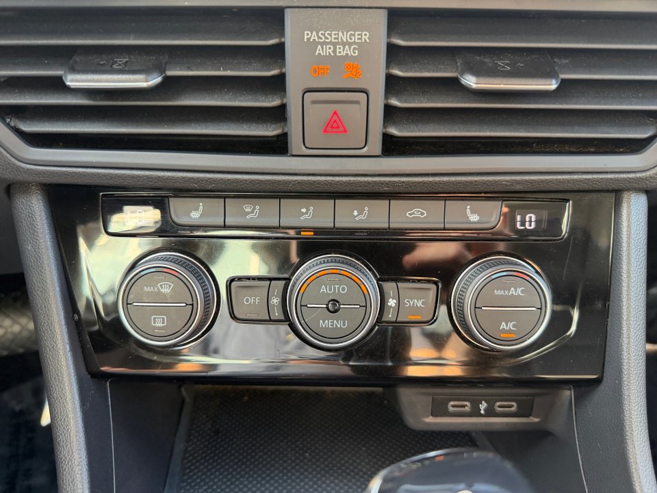 Certified 2022 Volkswagen Jetta SE FWD image 18