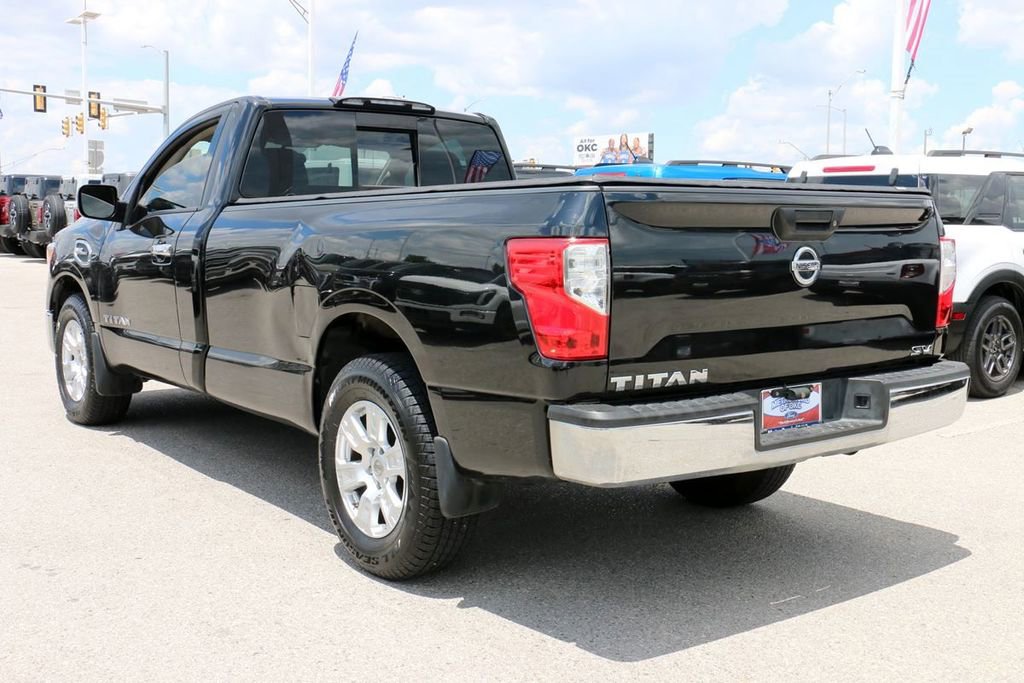 Used 2017 Nissan Titan SV RWD image 7