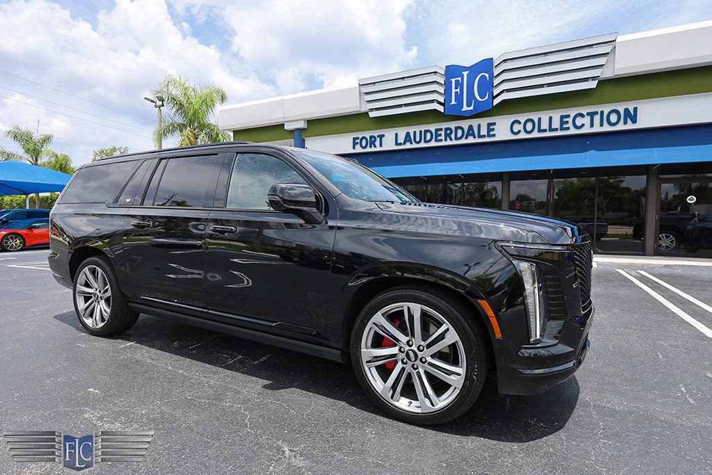 Used 2026 Cadillac Escalade ESV Platinum Sport AWD/4WD image 4