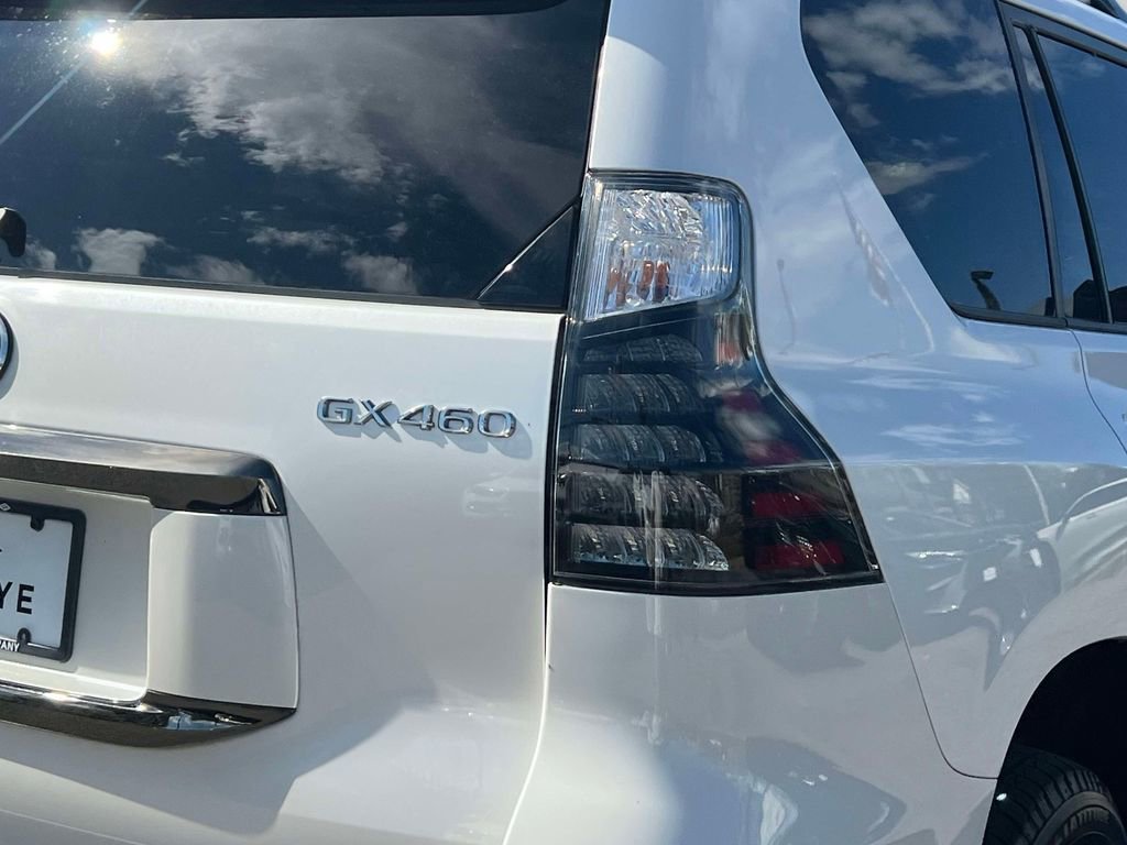 Used 2023 Lexus GX 460 w/ Black Line Special Edition image 9