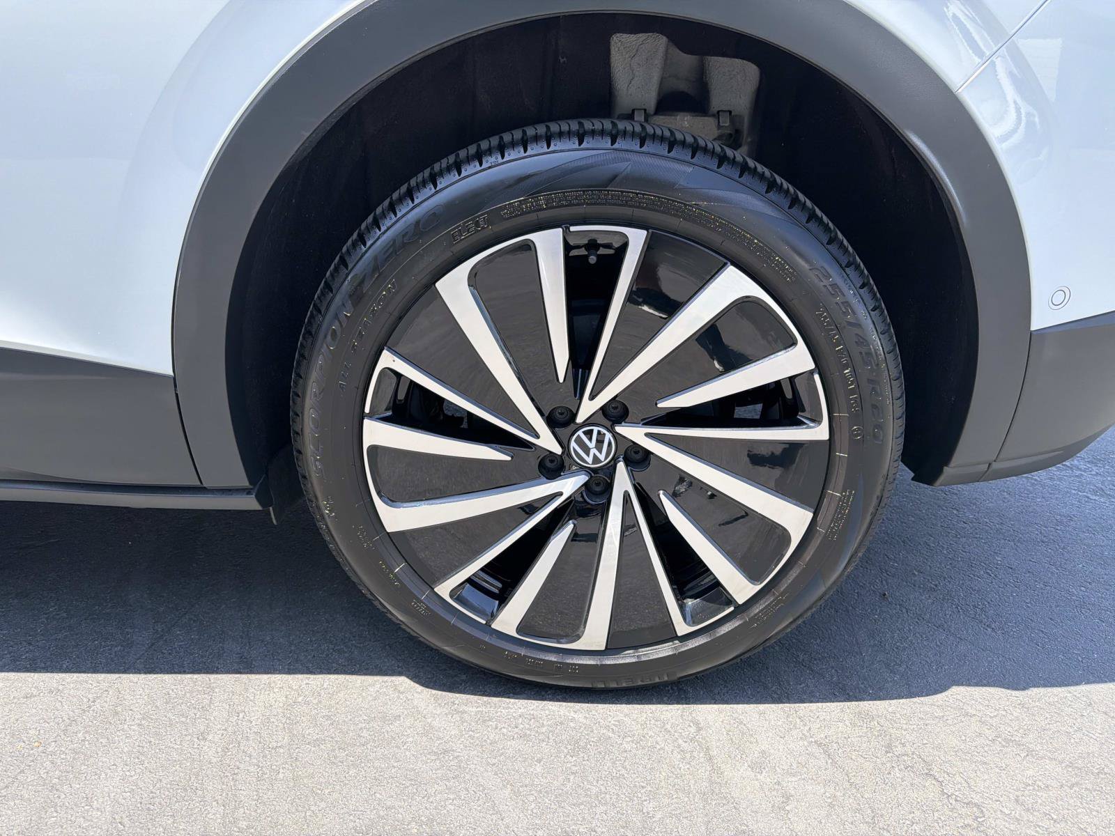 Certified 2025 Volkswagen ID.4 Pro AWD/4WD image 6