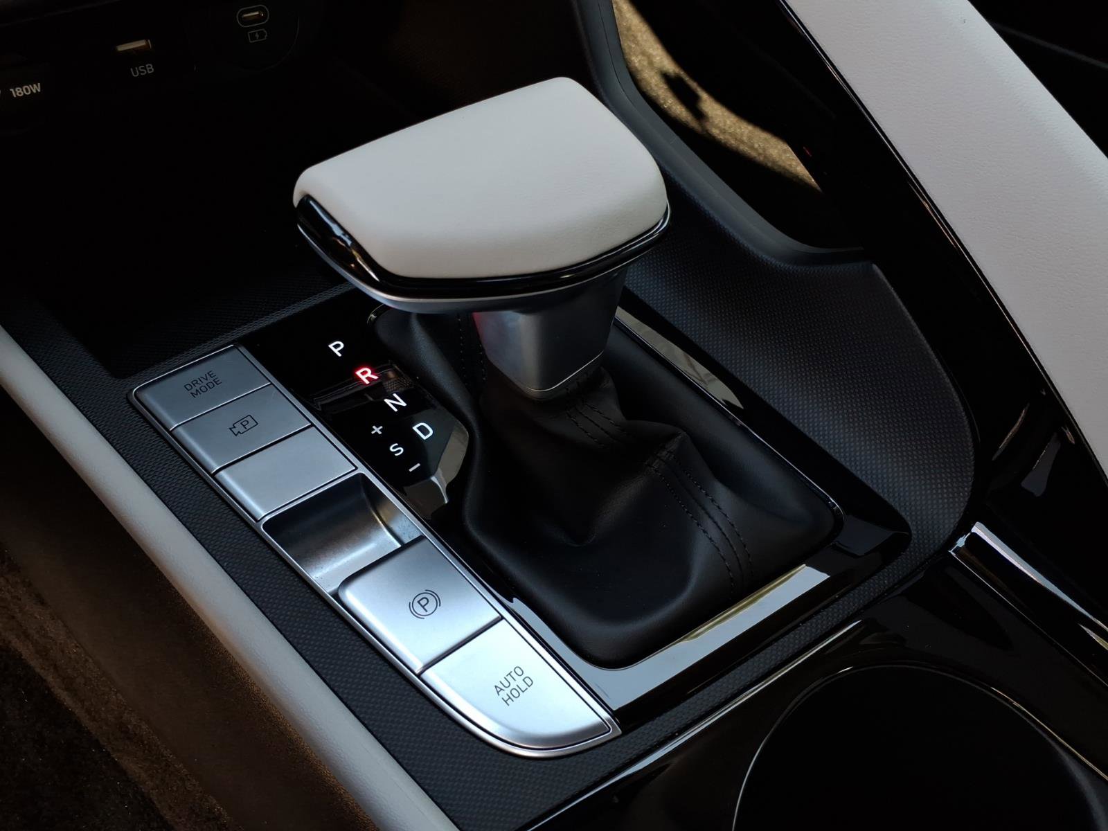 Certified 2025 Hyundai Elantra Limited FWD image 26