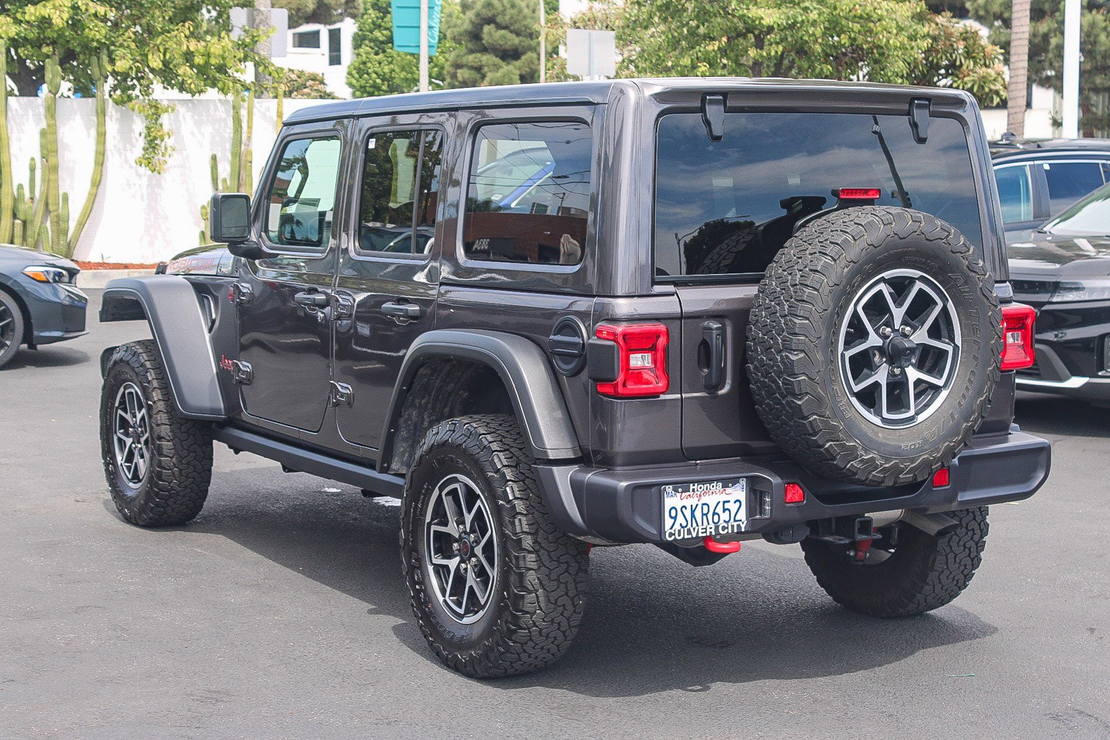 Used 2025 Jeep Wrangler Unlimited Rubicon AWD/4WD image 7