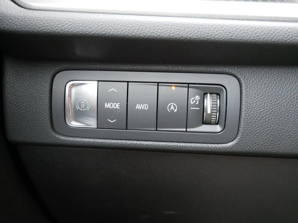 Used 2024 Chevrolet Traverse LT AWD/4WD image 28