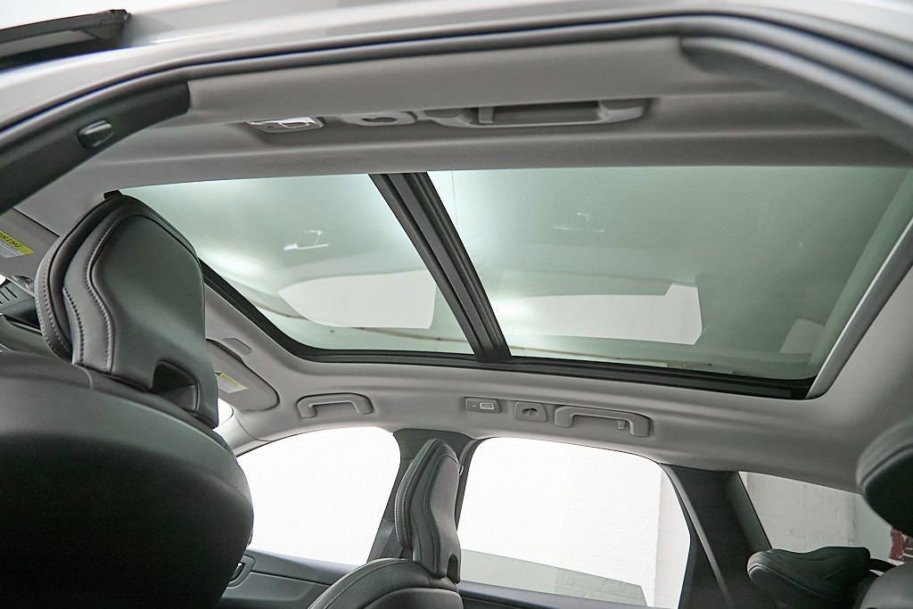 Used 2023 Volvo XC60 B6 Ultimate w/ Protection Package Premier image 33