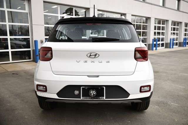 Used 2023 Hyundai Venue Limited image 10