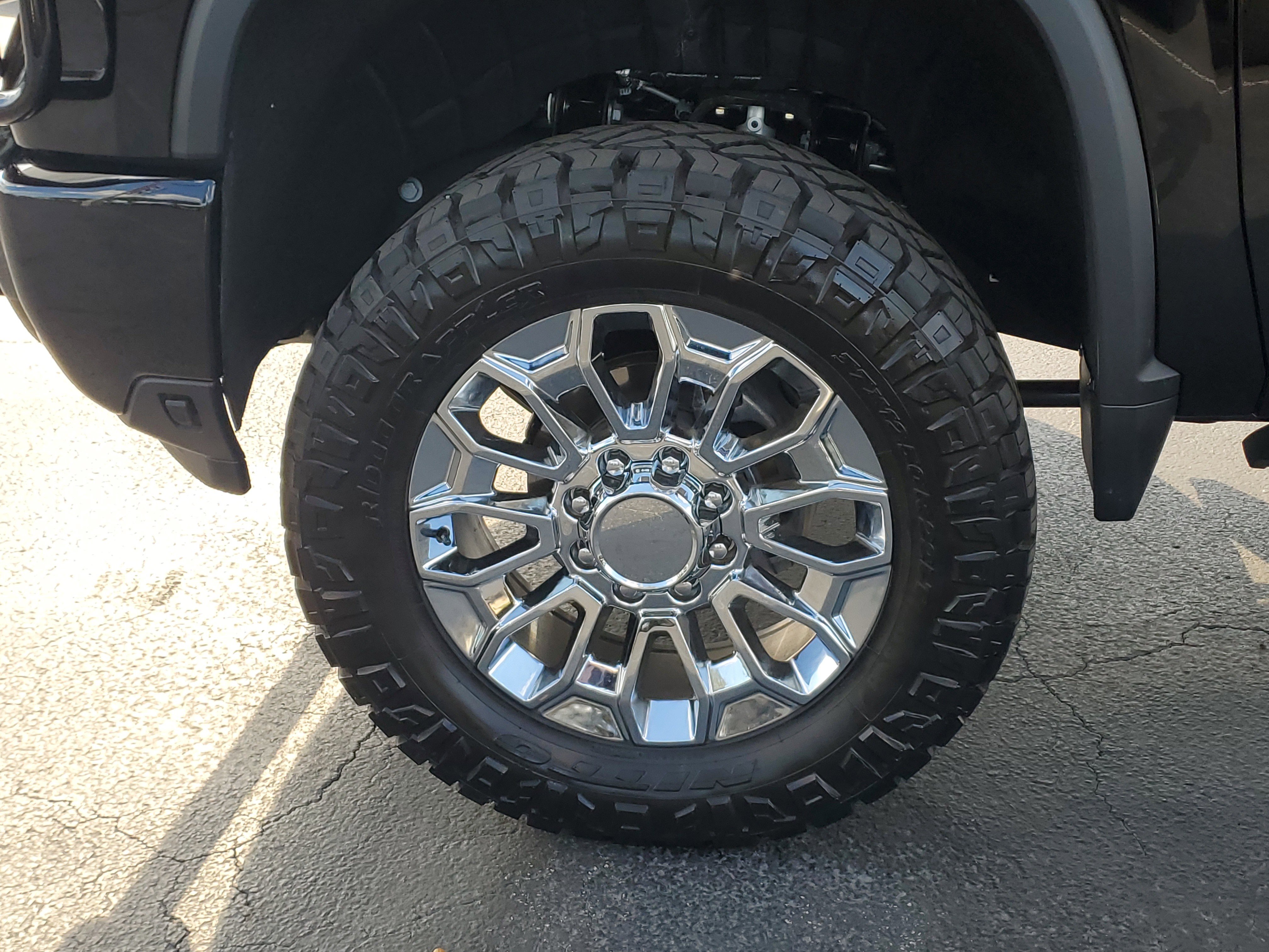 Used 2025 Chevrolet Silverado 3500 LTZ w/ LTZ Plus Package image 5