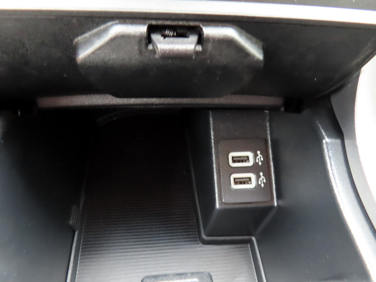 Used 2019 Ford Edge SEL image 29