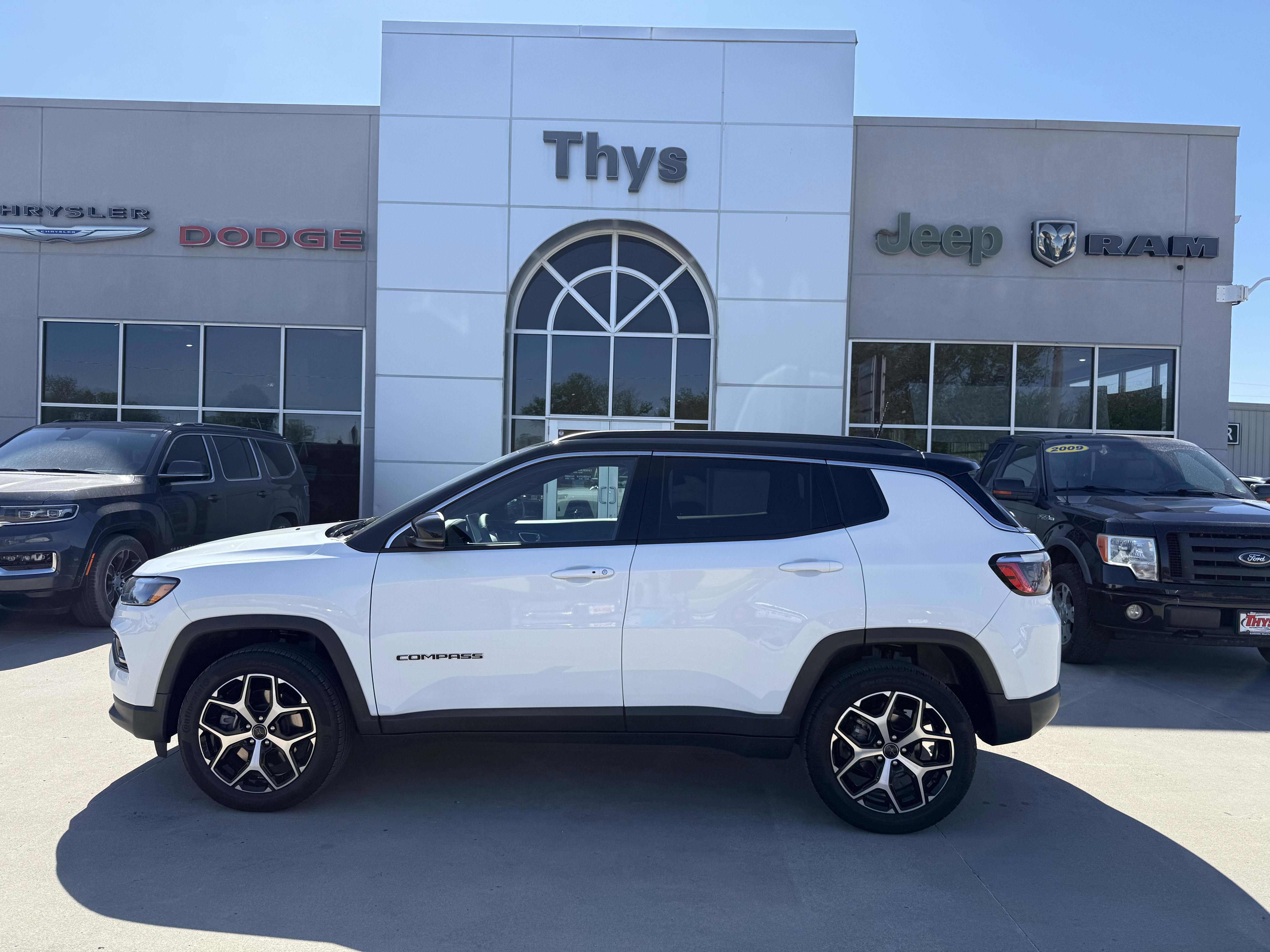 Used 2025 Jeep Compass Limited AWD/4WD image 41