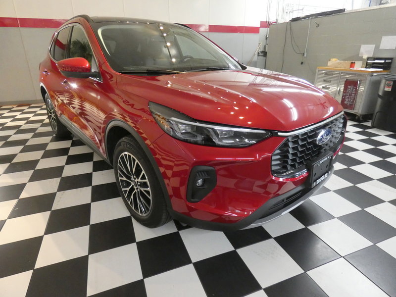 Used 2024 Ford Escape SE w/ PHEV Premium Package FWD image 3
