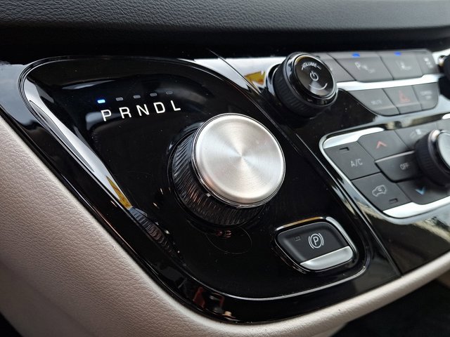 Used 2024 Chrysler Pacifica Touring-L image 15