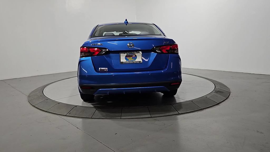 Used 2021 Nissan Versa SV FWD image 4