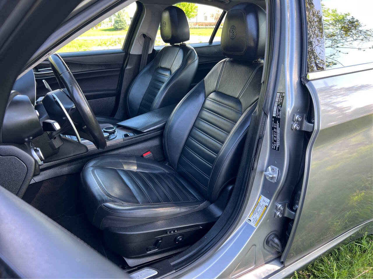 Used 2018 Alfa Romeo Giulia Ti w/ Quick Order Package 22X Lusso image 9