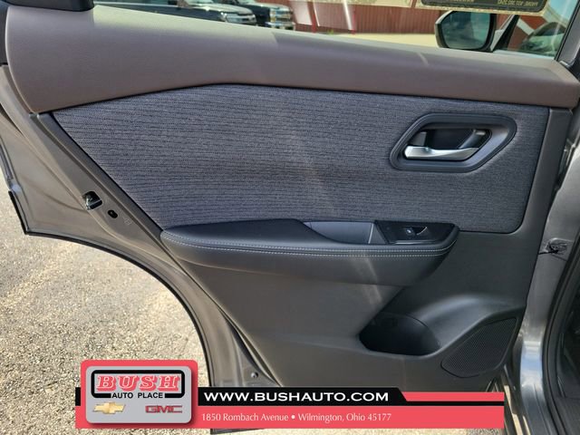 Used 2023 Nissan Rogue SV AWD/4WD image 16