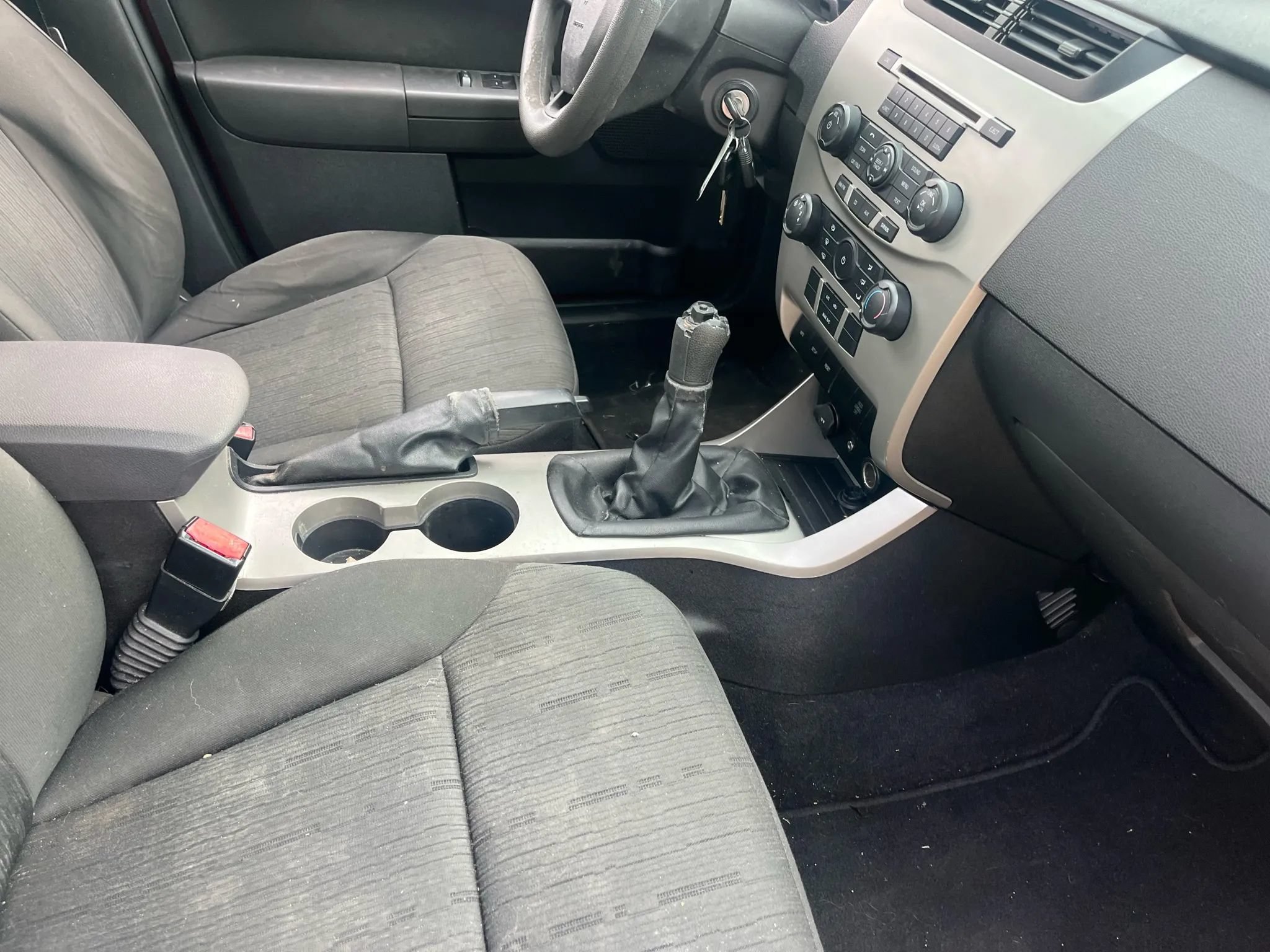 Used 2009 Ford Focus SE FWD image 9