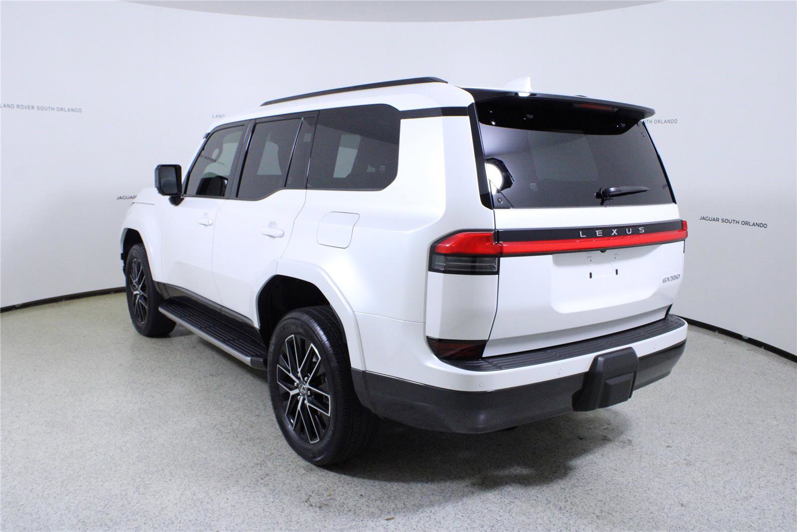 Used 2024 Lexus GX 550 w/ Accessory Package (Z1) AWD/4WD image 5