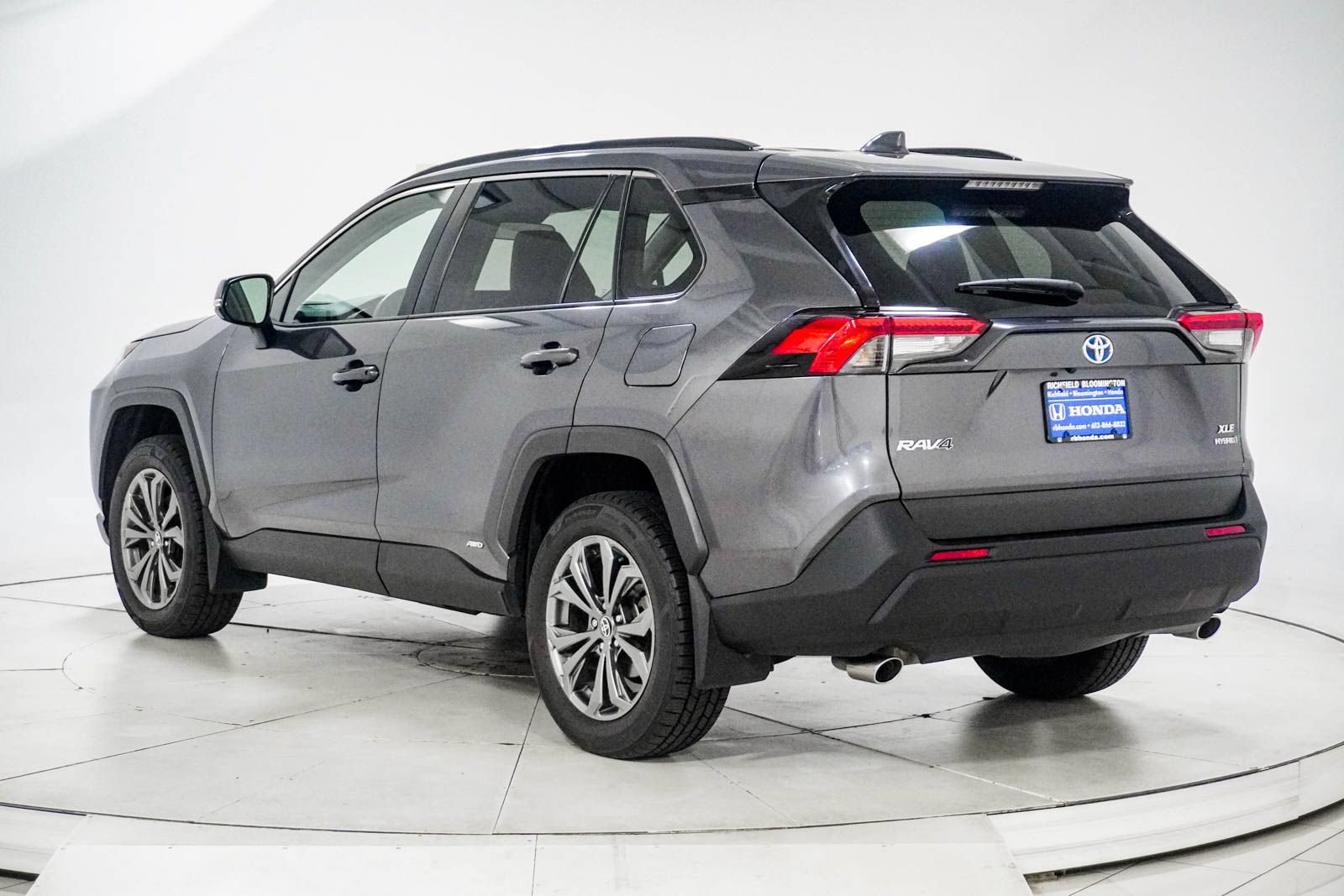 Used 2022 Toyota RAV4 XLE Premium AWD/4WD image 6