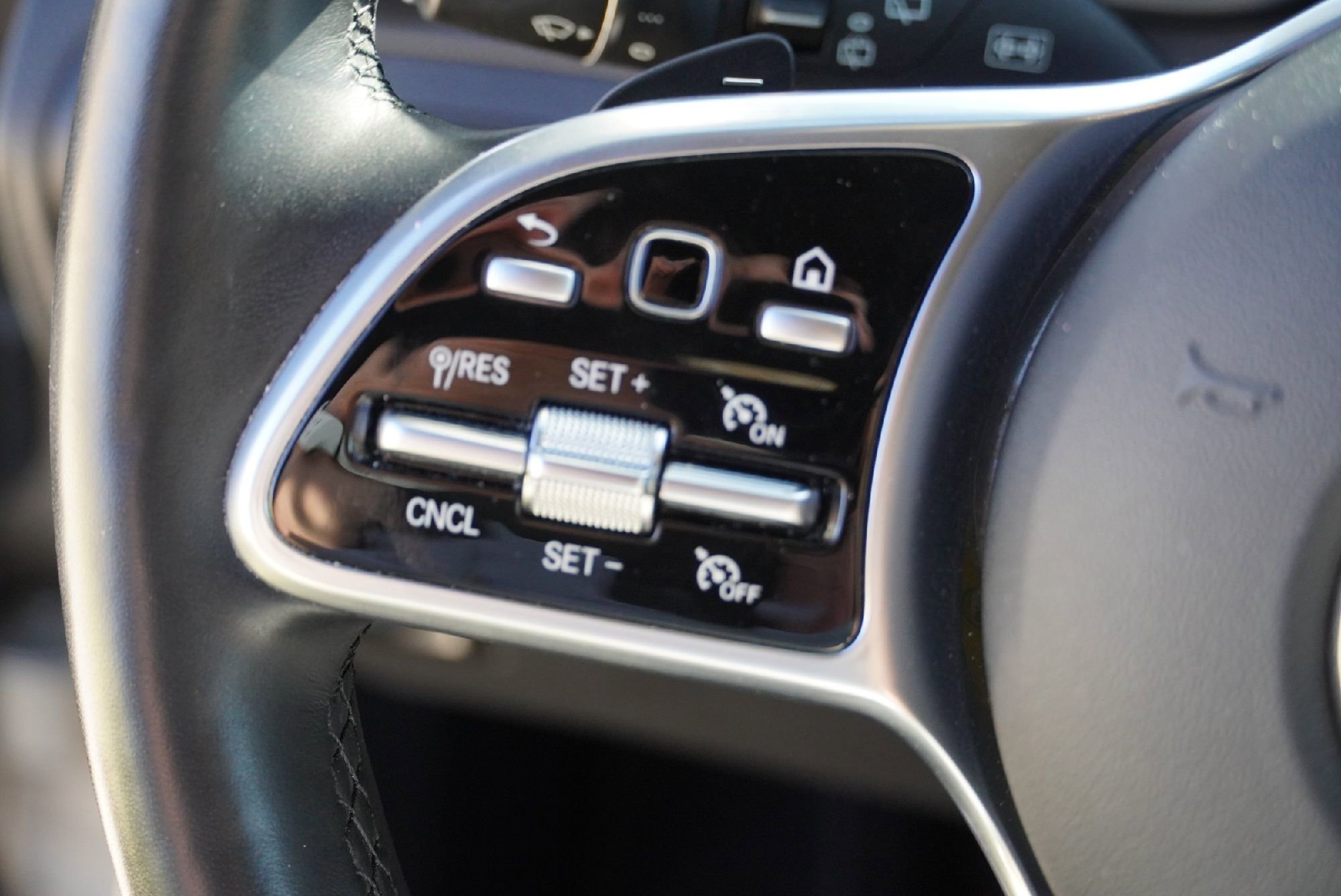 Used 2020 Mercedes-Benz GLC 300 4MATIC image 17