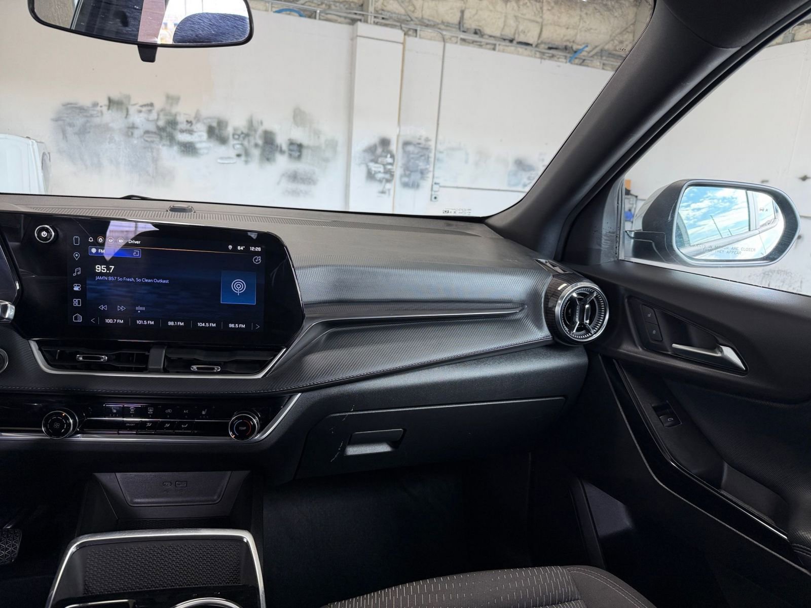 Used 2025 Chevrolet Equinox LT image 34