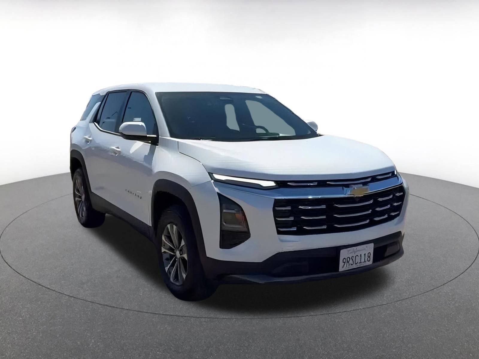 Used 2025 Chevrolet Equinox LT image 3